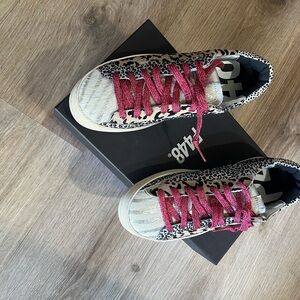 P448 John low leopard sneakers brand new